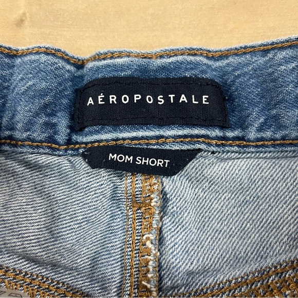 Aeropostale Women’s Denim Frayed Hem Mom Shorts - Picture 5 of 11